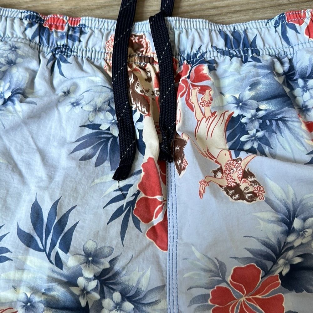 TOMMY BAHAMA RELAX BLUE HAWAIIAN GIRL SHORTS MENS LARGE - Picture 2 of 8